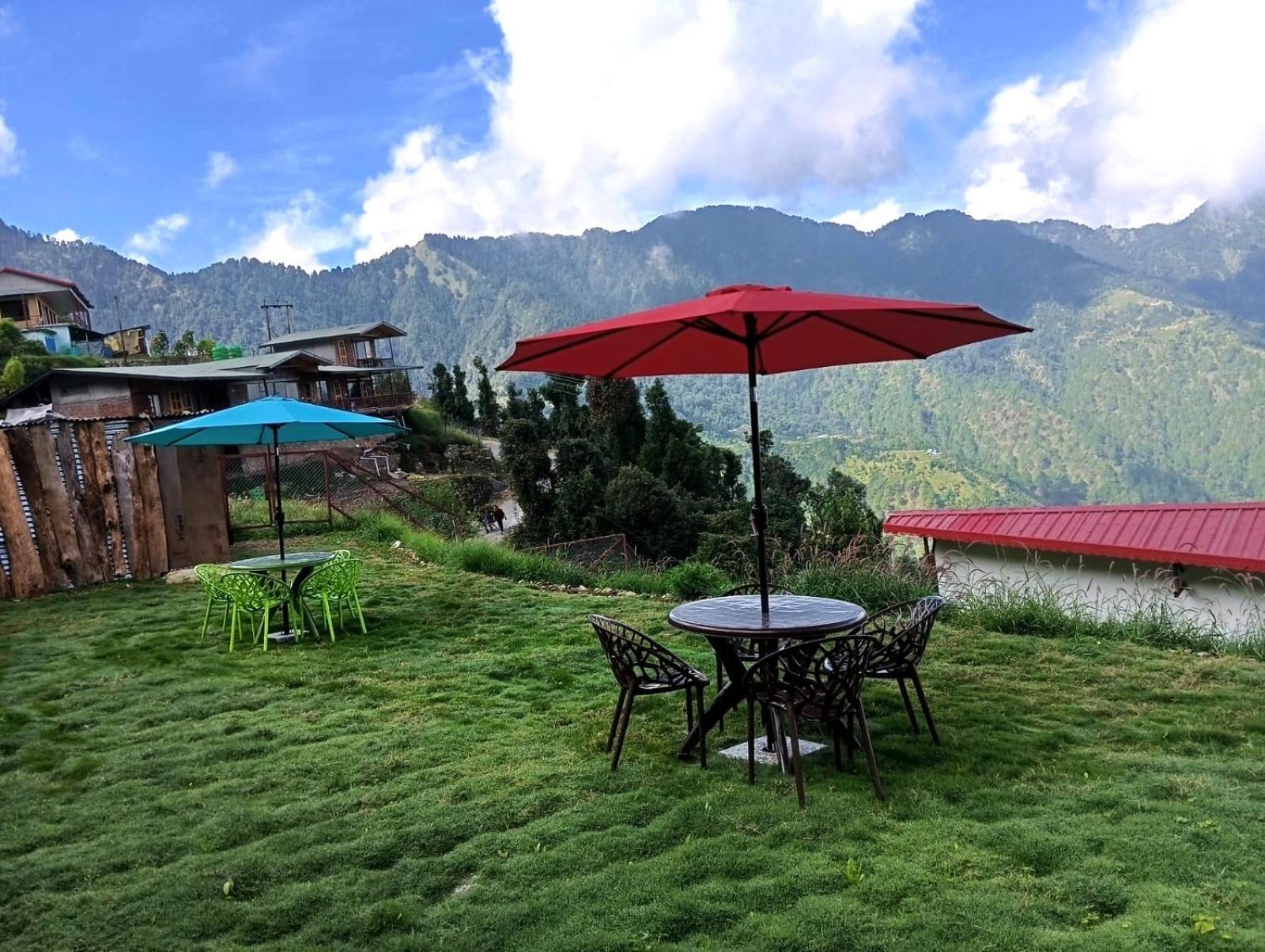 The Vintage Hill Village - Himalayan Boutique Resort Kanatal Buitenkant foto
